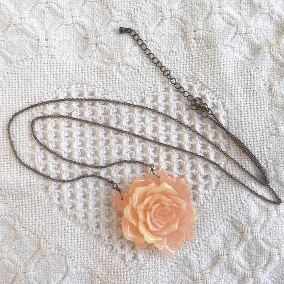 Long rose necklace - Picture 2 of 2